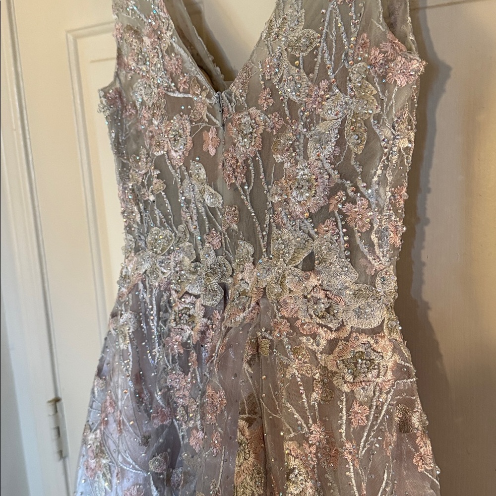 MAC DUGGAL
Silver Floral Embroidered Illusion V-Neck Gown - Picture 10 of 12